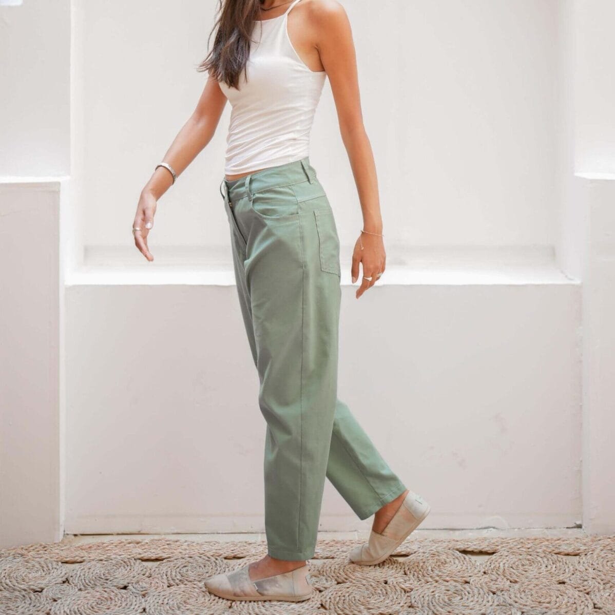 Airy Mid-Rise Barrel Jeans - Image 4