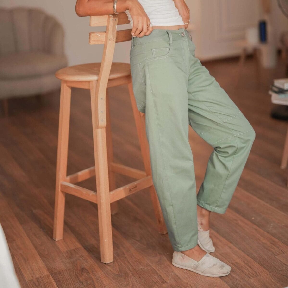 Airy Mid-Rise Barrel Jeans - Image 5