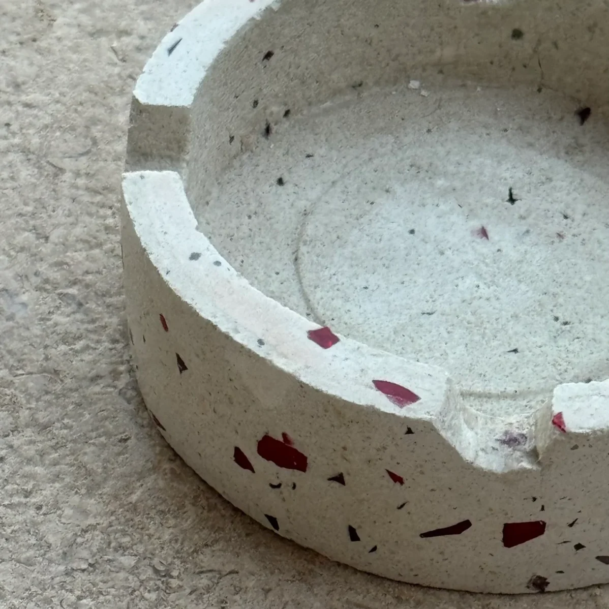 Round Ashtray - Image 2