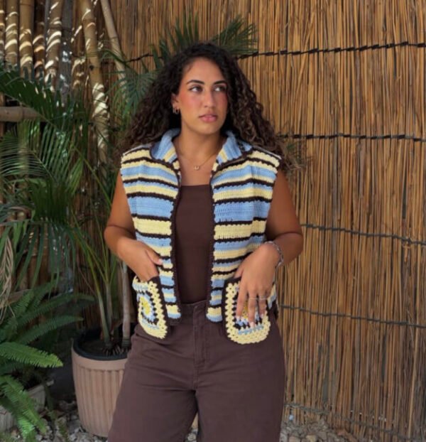 The flowy pockets in blue-yellow-brown